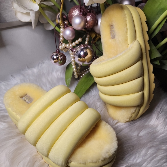 UGG BANANA YELLOW MAXI SHEEPSKIN PLATFORM Women SANDALS size8 new - Picture 3 of 8